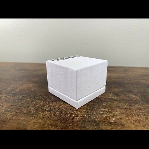 Pandora Gift Charm or Ring Box - Picture 3 of 4